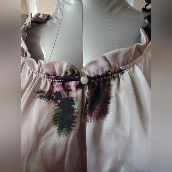 a.n.a. Silky Sleeveless Blouse Size Large Floral Print - Picture 3 of 8